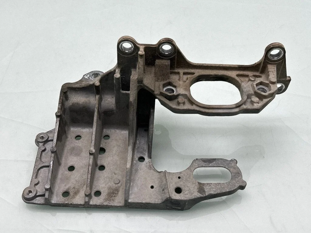 Engine mounting bracket 11254JD00A