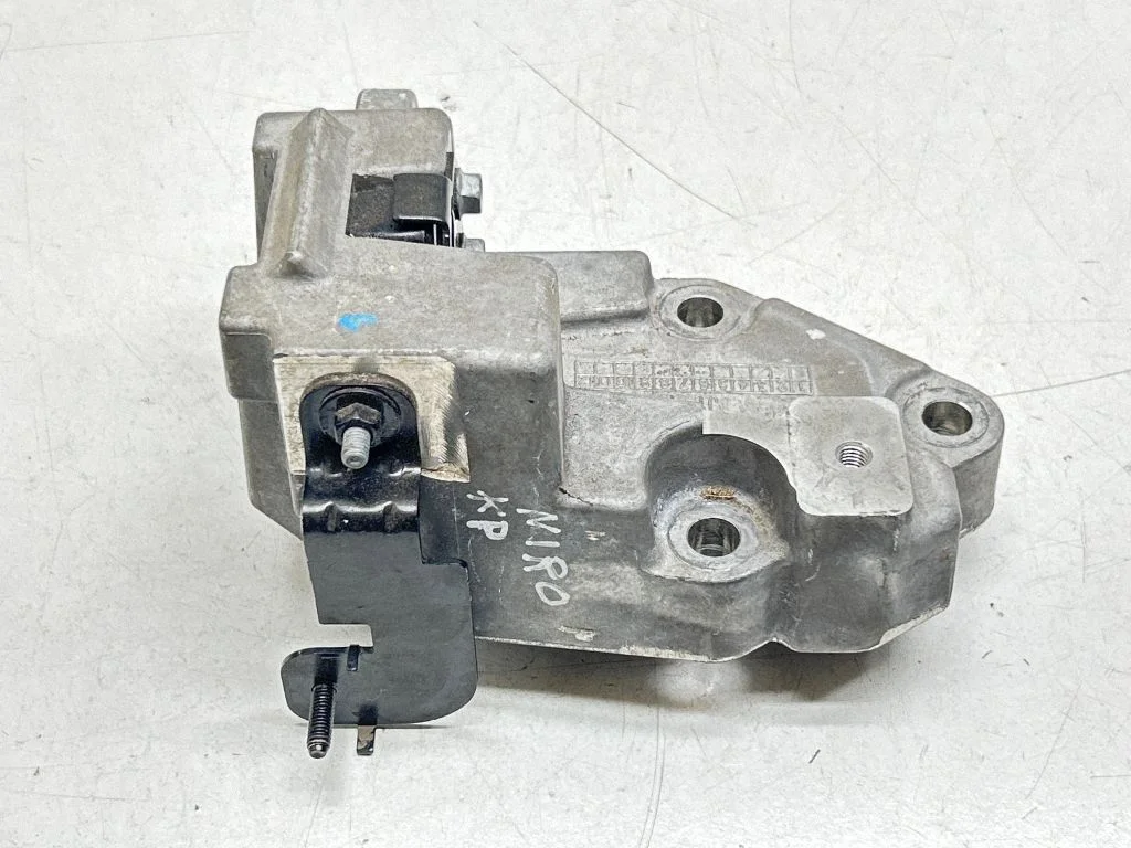 Engine mounting bracket 4521118JB0