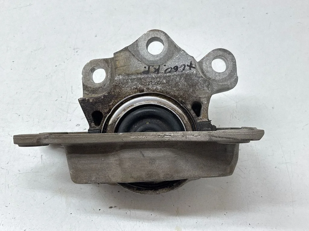 Engine mounting bracket 32255204