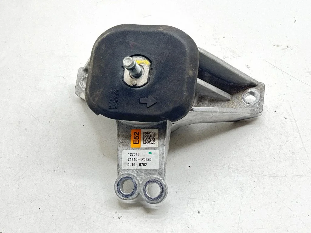Engine mount bracket 21810P0520