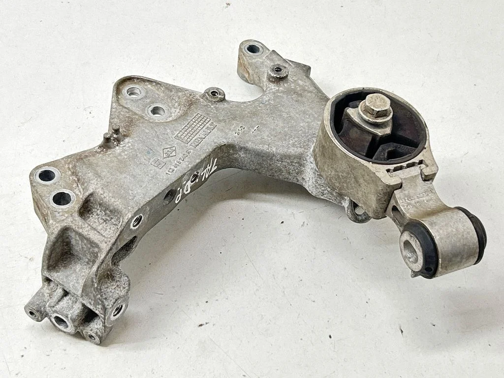 Engine mounting bracket 112318640R