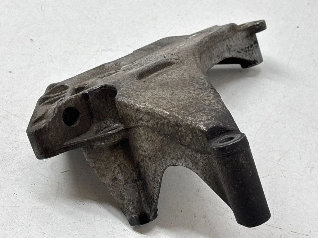 Engine mounting bracket 03L199207