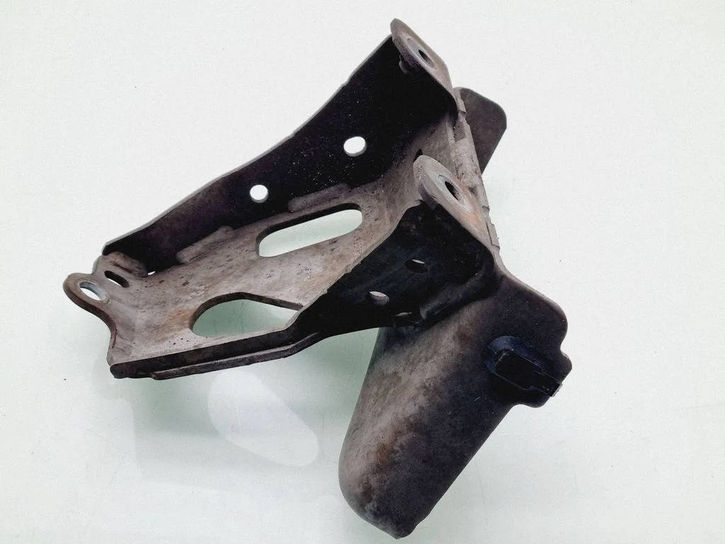 Engine mounting bracket 208170001R