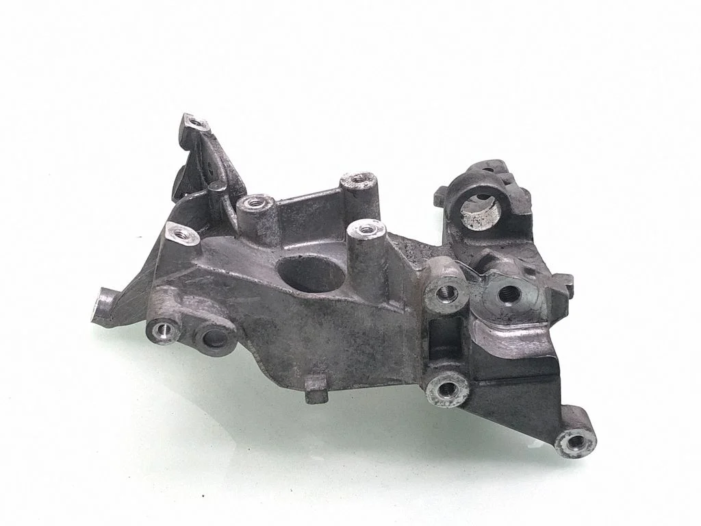 Engine mounting bracket 9684613880
