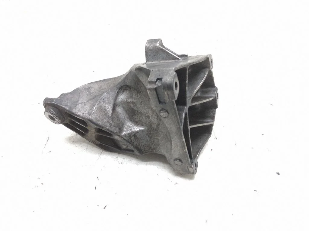 Engine mounting bracket A6512230004