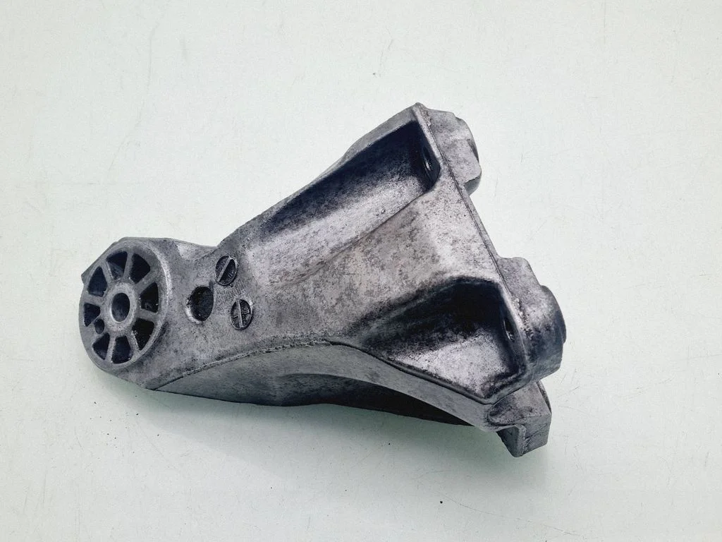 Engine mounting bracket 7L6199308B