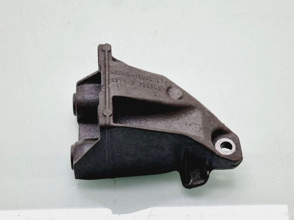 Engine mounting bracket 22116788608