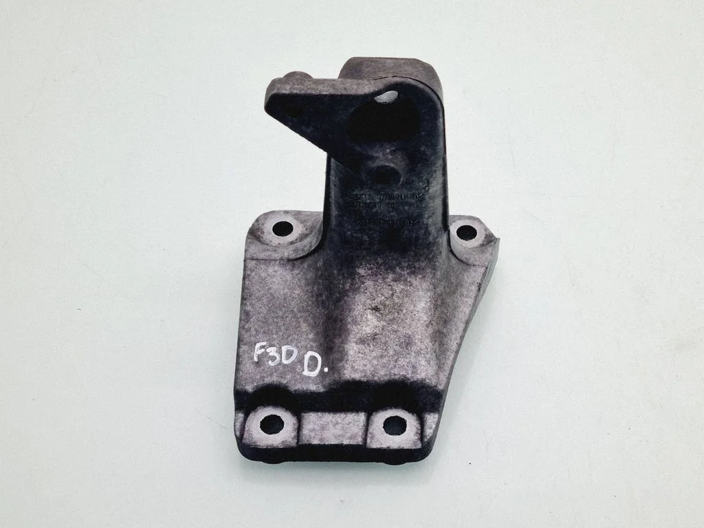 Dzinēja stiprinājuma kronšteins – BMW 3. sērija F30 F35 F31 (2012-2018)