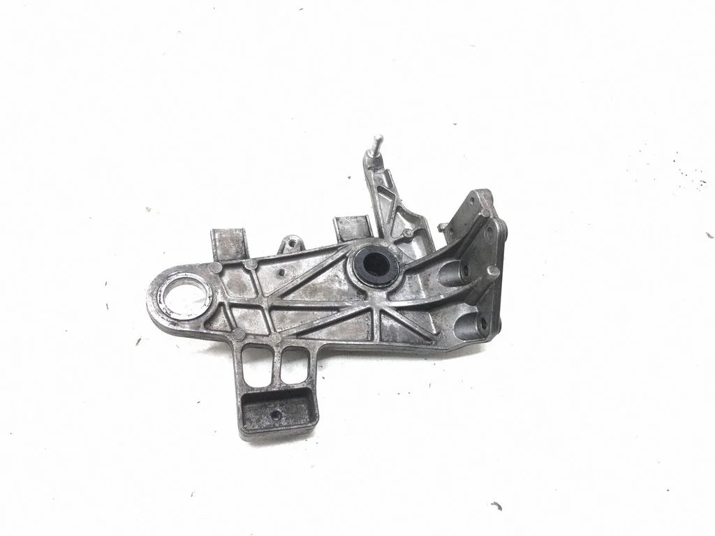 Engine mounting bracket A6510902241