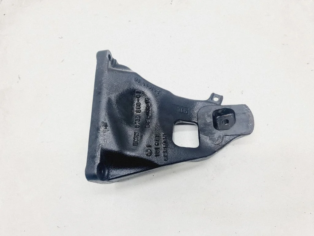 Engine mounting bracket 6769260
