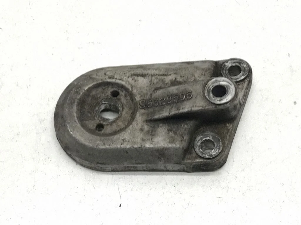 Engine mounting bracket 96328595