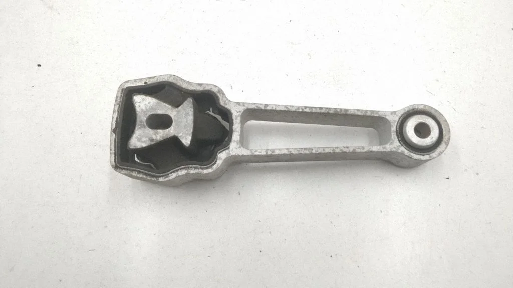 Engine mounting bracket 30680474