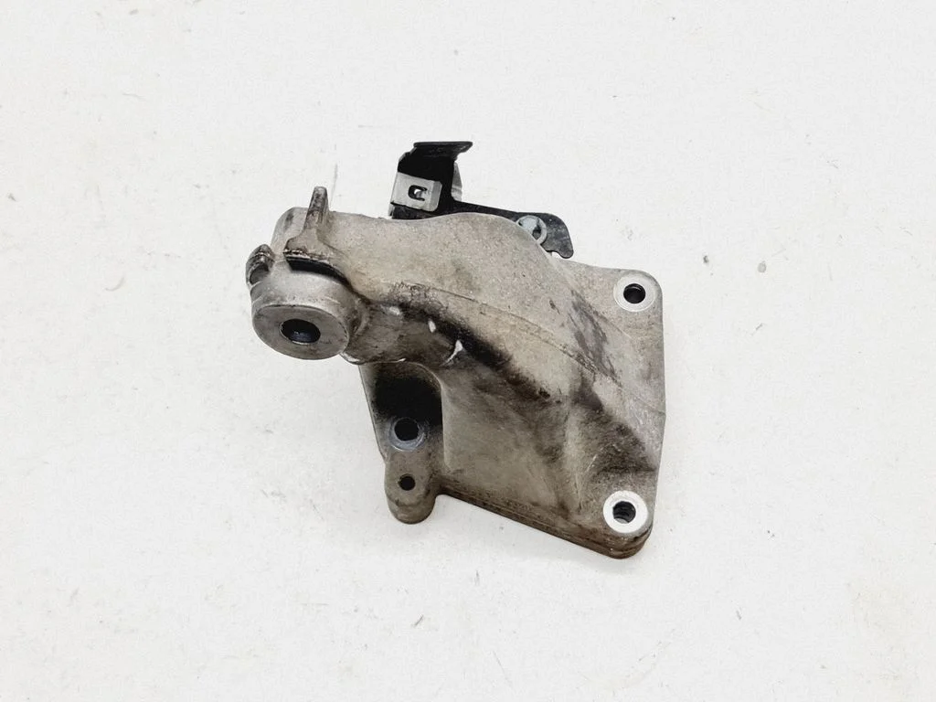 Engine mounting bracket – Mercedes-Benz E-Class W211 (2002-2009)