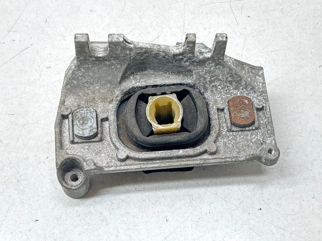 Engine mount bracket 112205217R – Renault Captur (2013-2020)