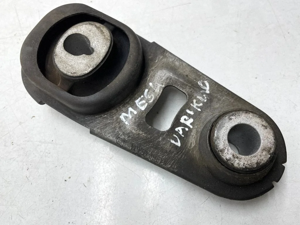 Engine mount bracket – Renault Megane Mégane Renault Sport III (IV Based) (2017-2023)