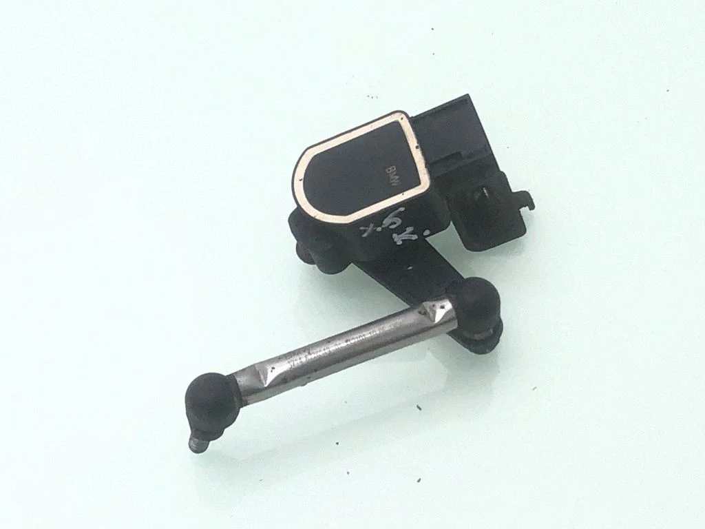 Headlight/headlamp level sensor 6778814