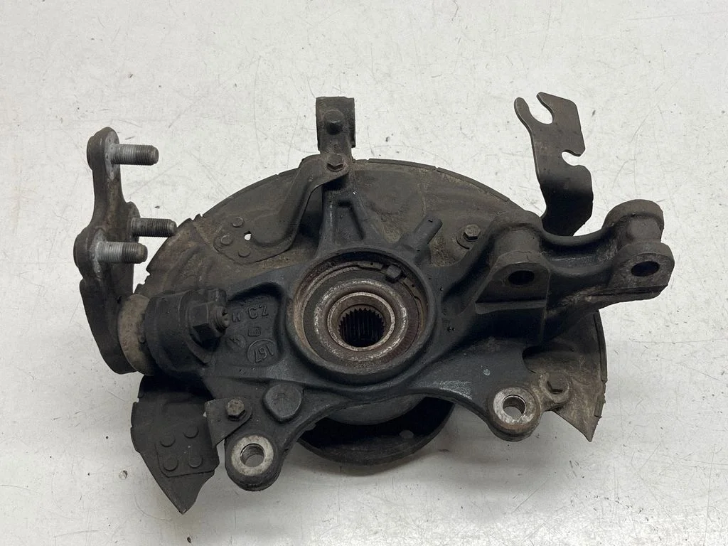 Front wheel hub – front left