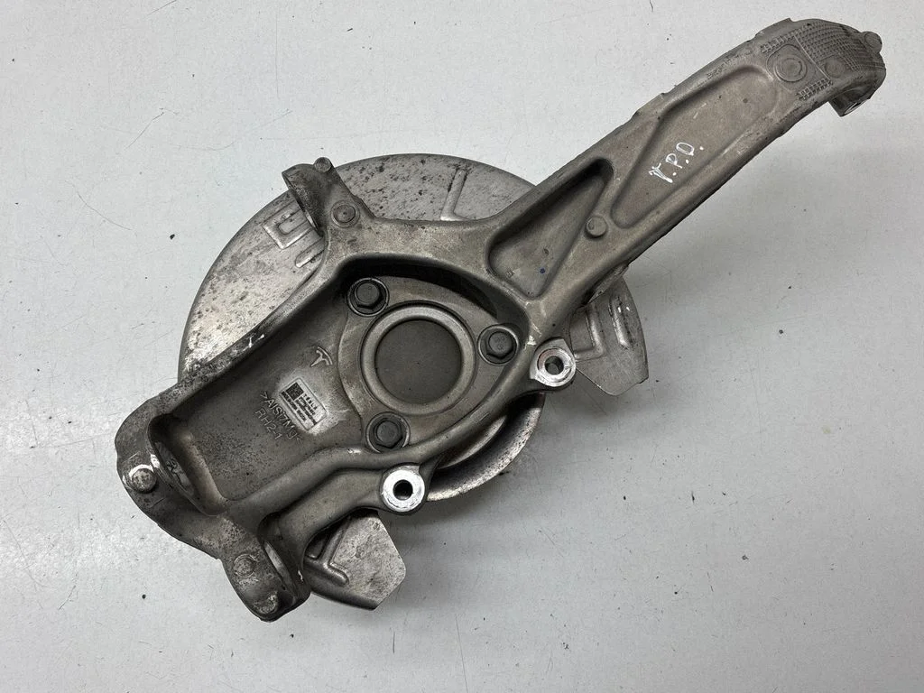 Front wheel hub – Tesla Model Y (2020-)