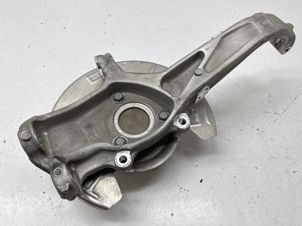Front wheel hub – Tesla Model Y (2020-)