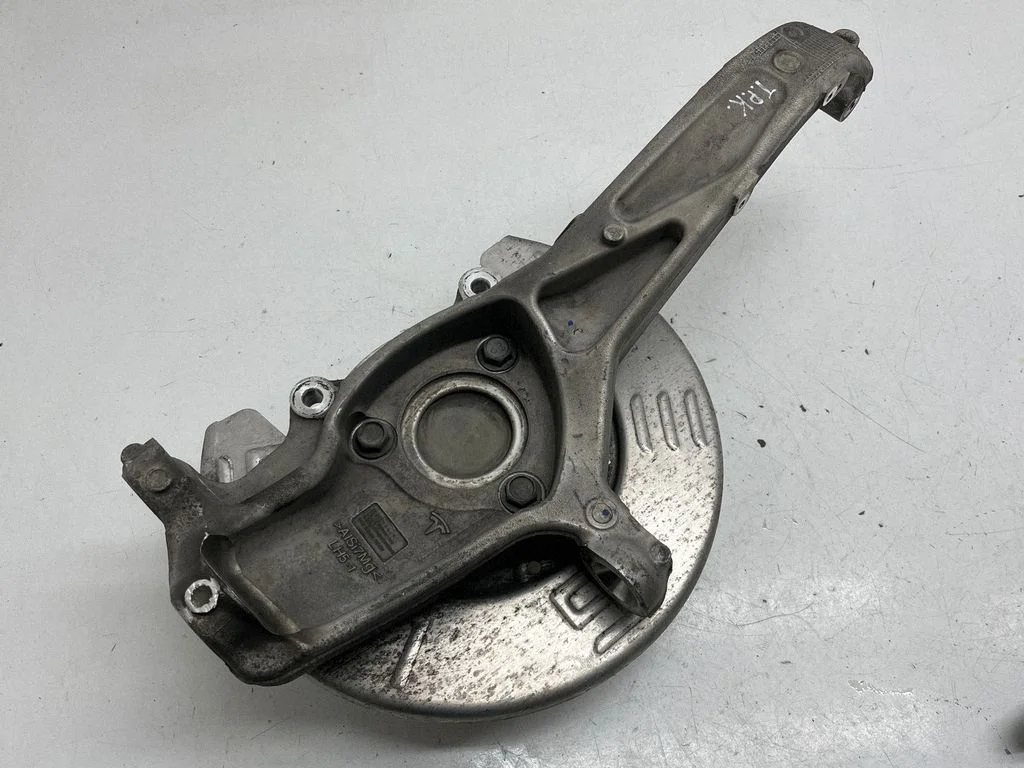 Front wheel hub – Tesla Model Y (2020-)