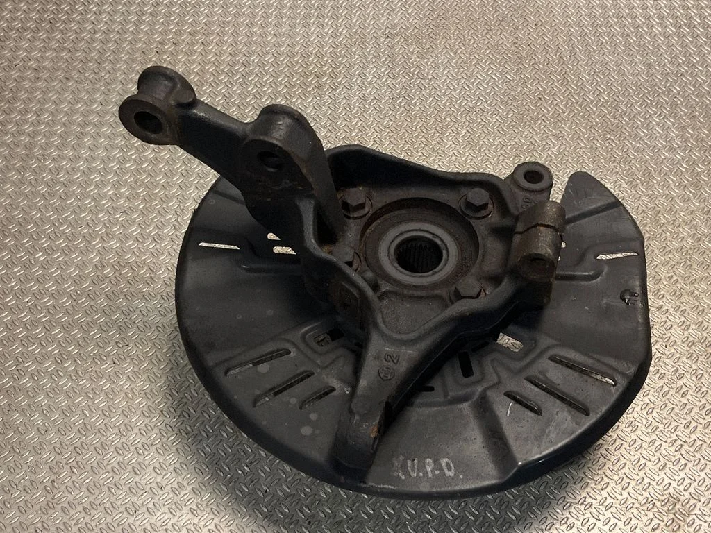 Front wheel hub – front right