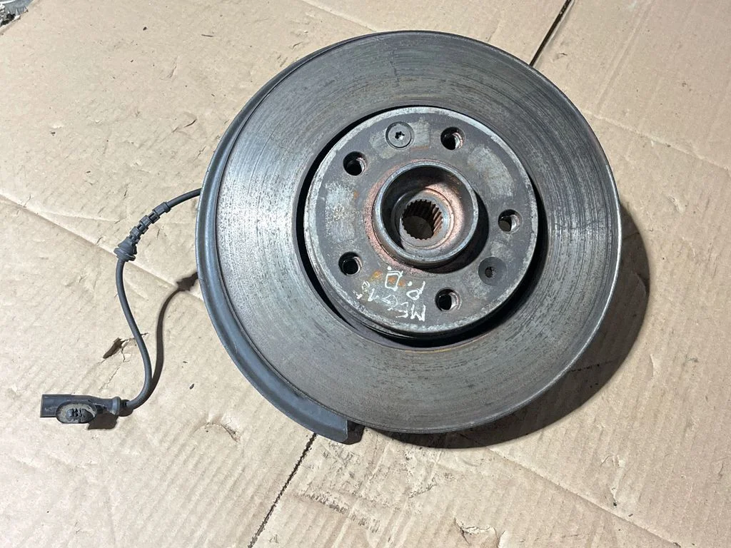 Front wheel hub – front right