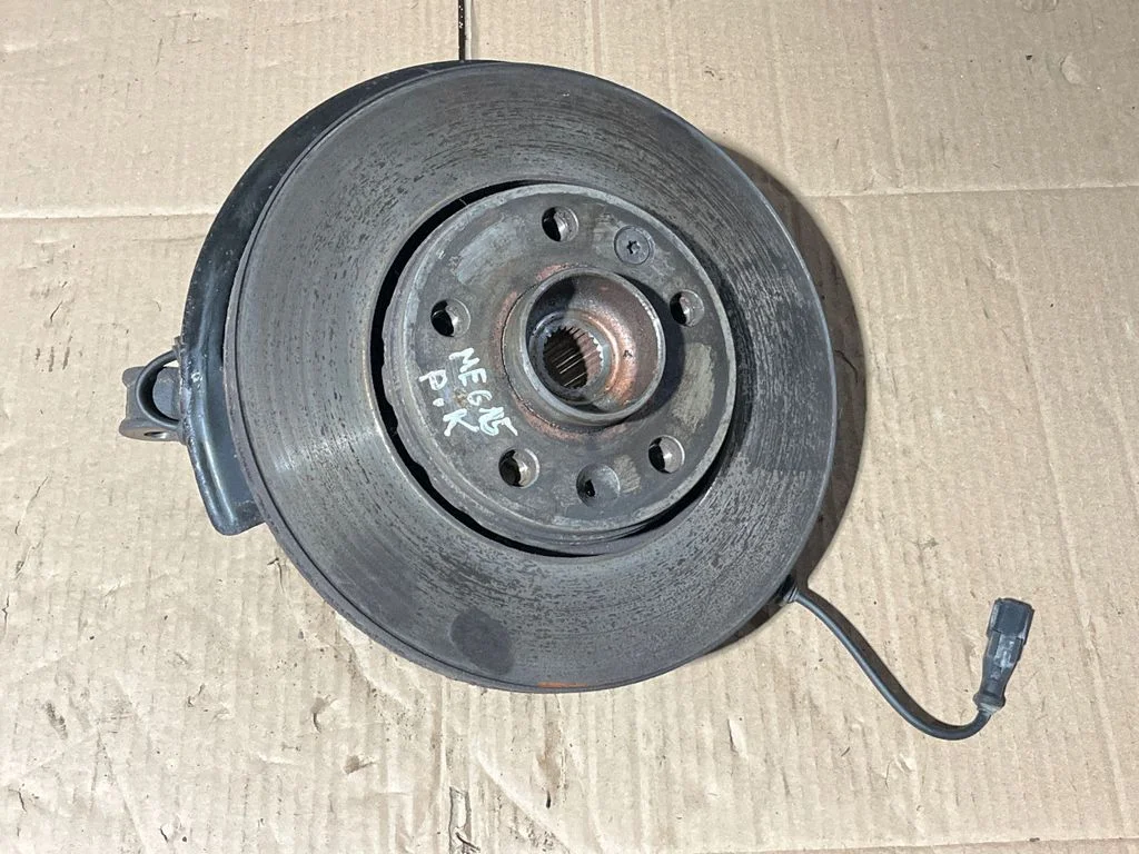 Front wheel hub – front left