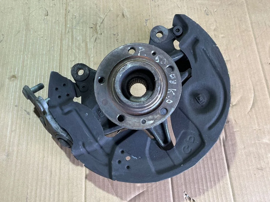 Front wheel hub – front left