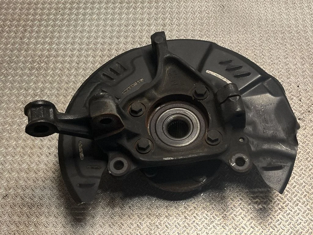 Front wheel hub 28313FN030