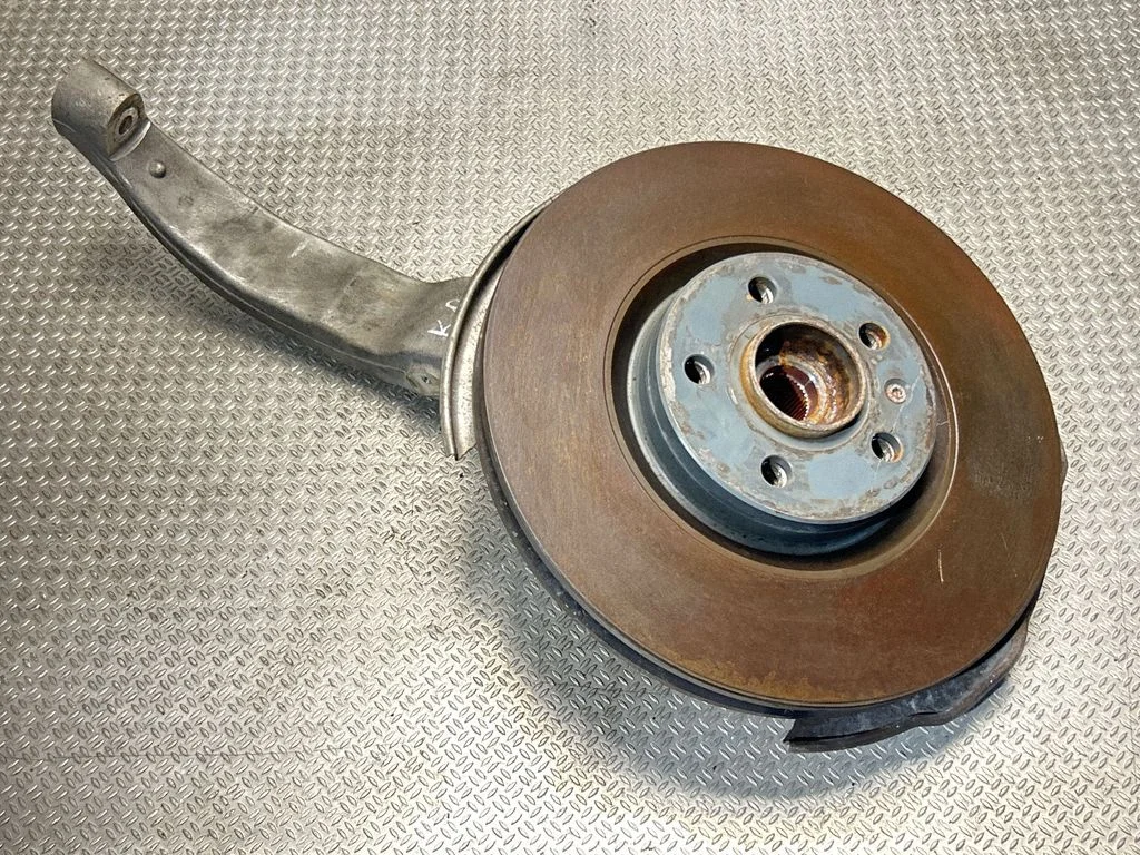 Front wheel hub 32298139