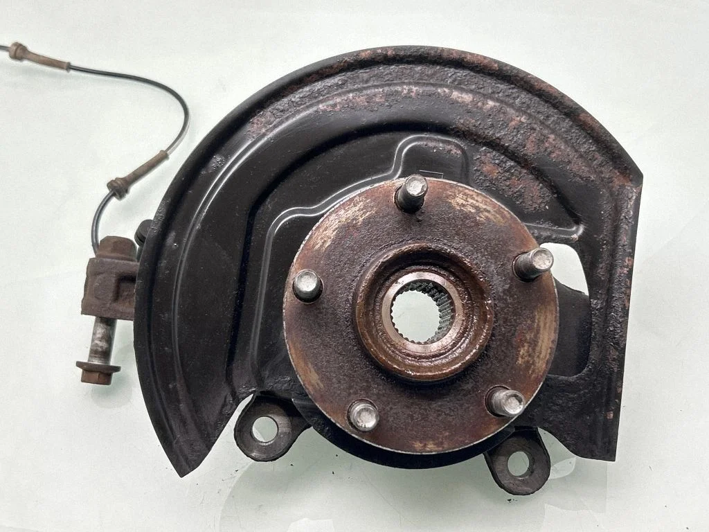Front wheel hub 40015JD040