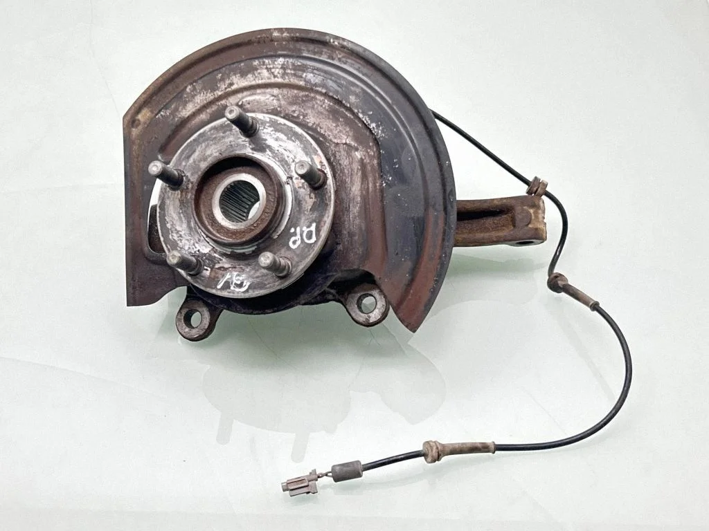 Front wheel hub 40014JD040