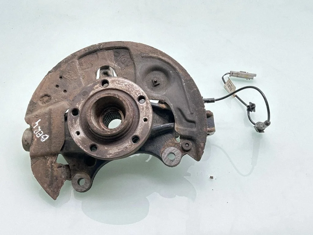 Front wheel hub – front right