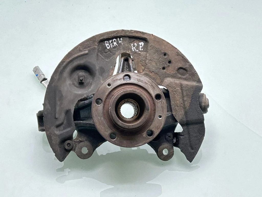 Front wheel hub – front left