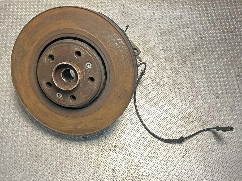 Front wheel hub – front left