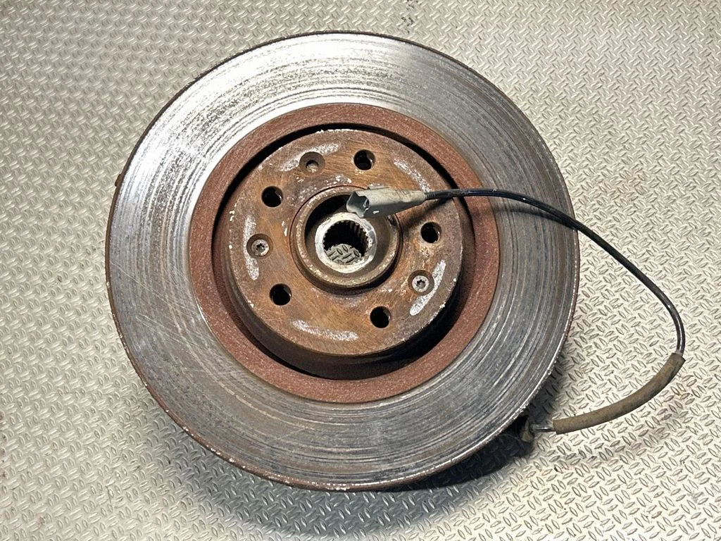 Front wheel hub 64832