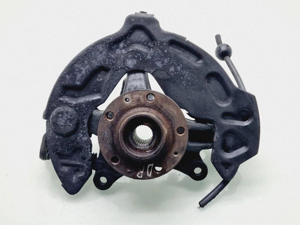 Front wheel hub – front right