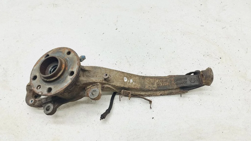 Front wheel hub 7L6407258A