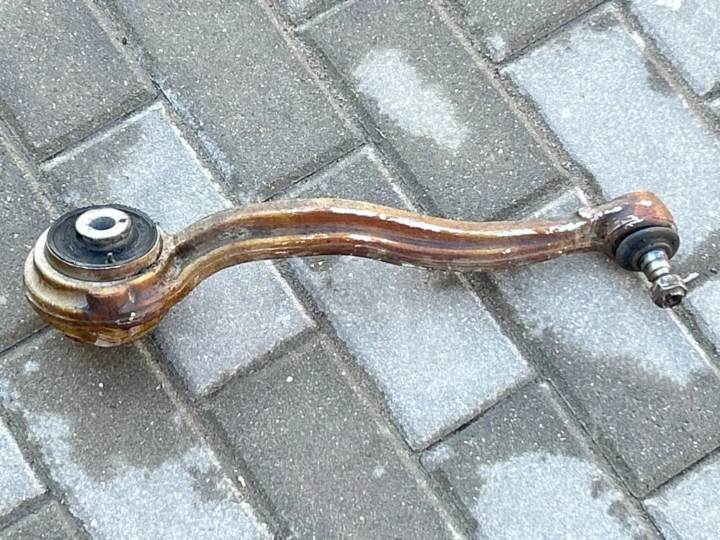 Front control arm A2043304411