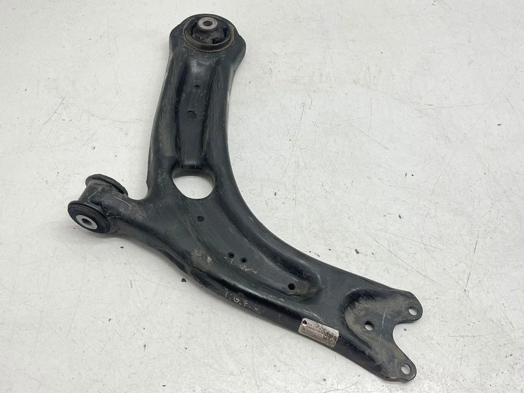 Front lower control arm/wishbone 3Q0407151
