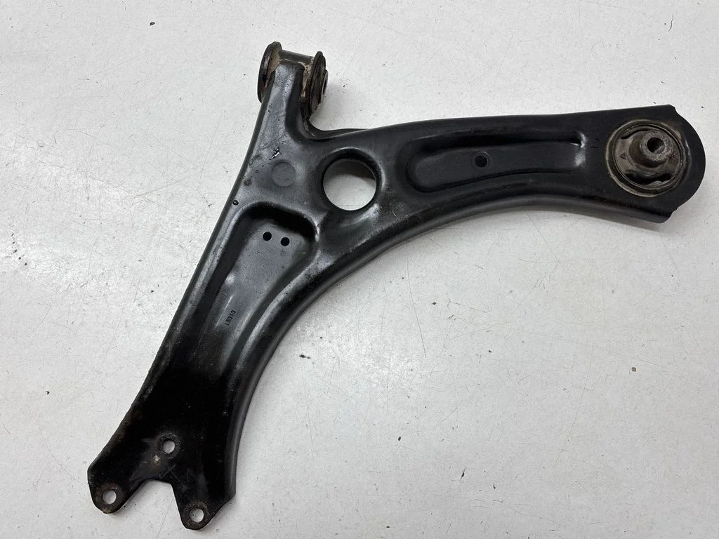 Front lower control arm/wishbone 1K04071518B