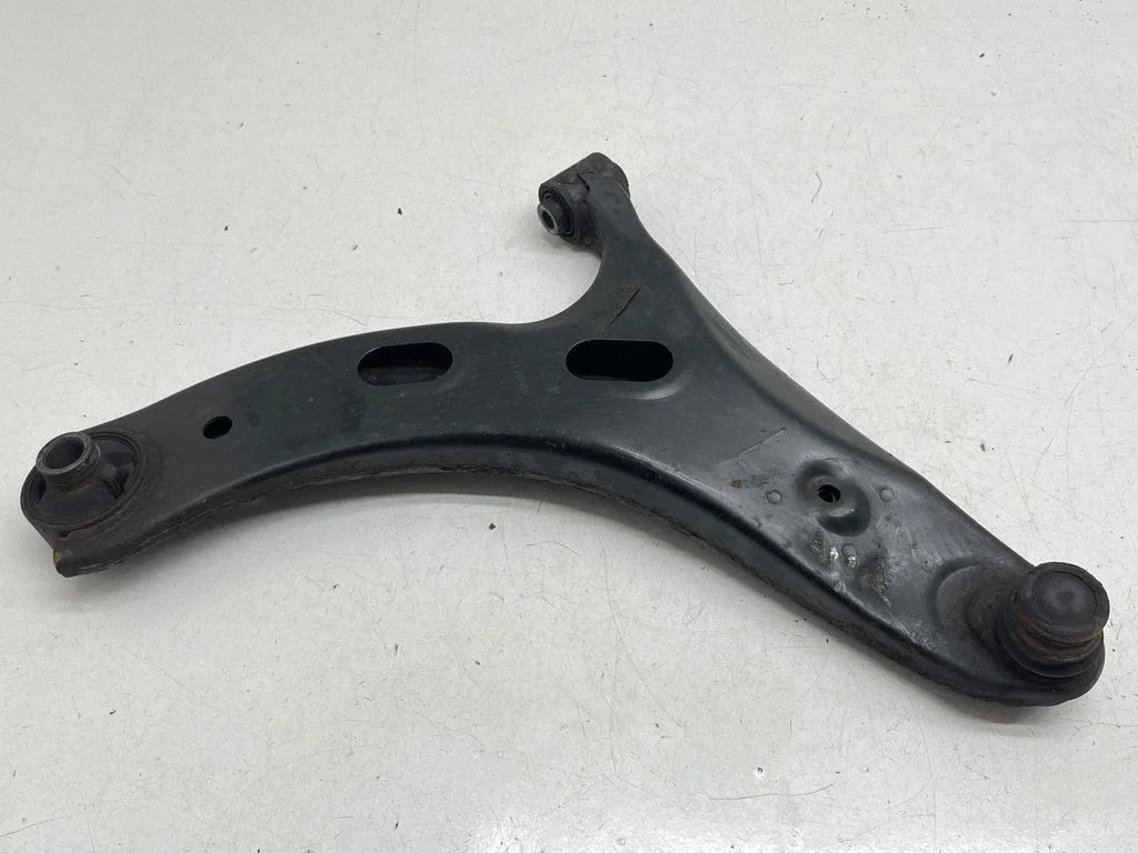 Front lower control arm/wishbone – front right