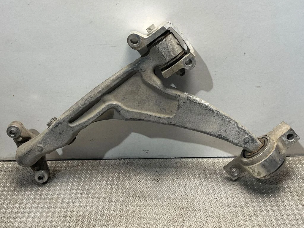 Front lower control arm/wishbone 31360700