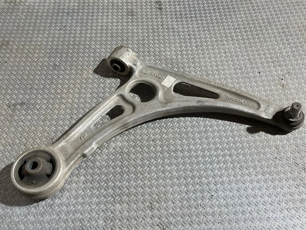 Front lower control arm/wishbone 54501E6100