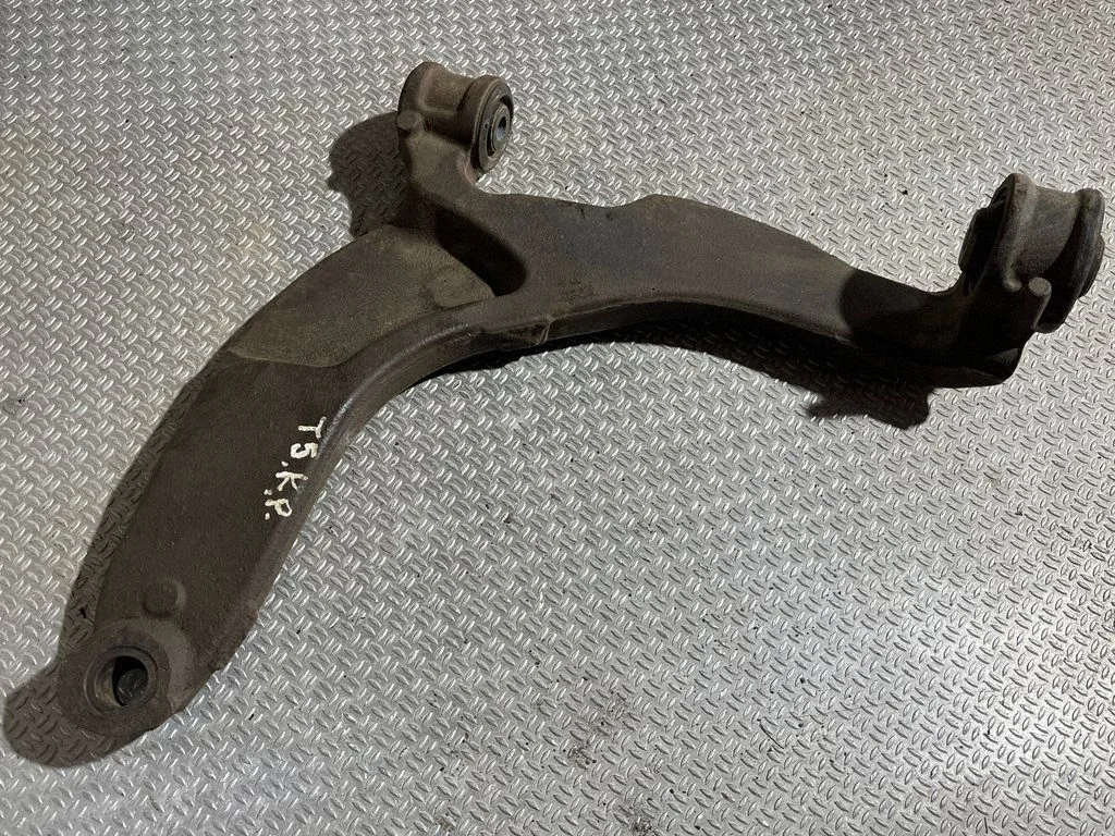 Front lower control arm/wishbone 7E0407165B