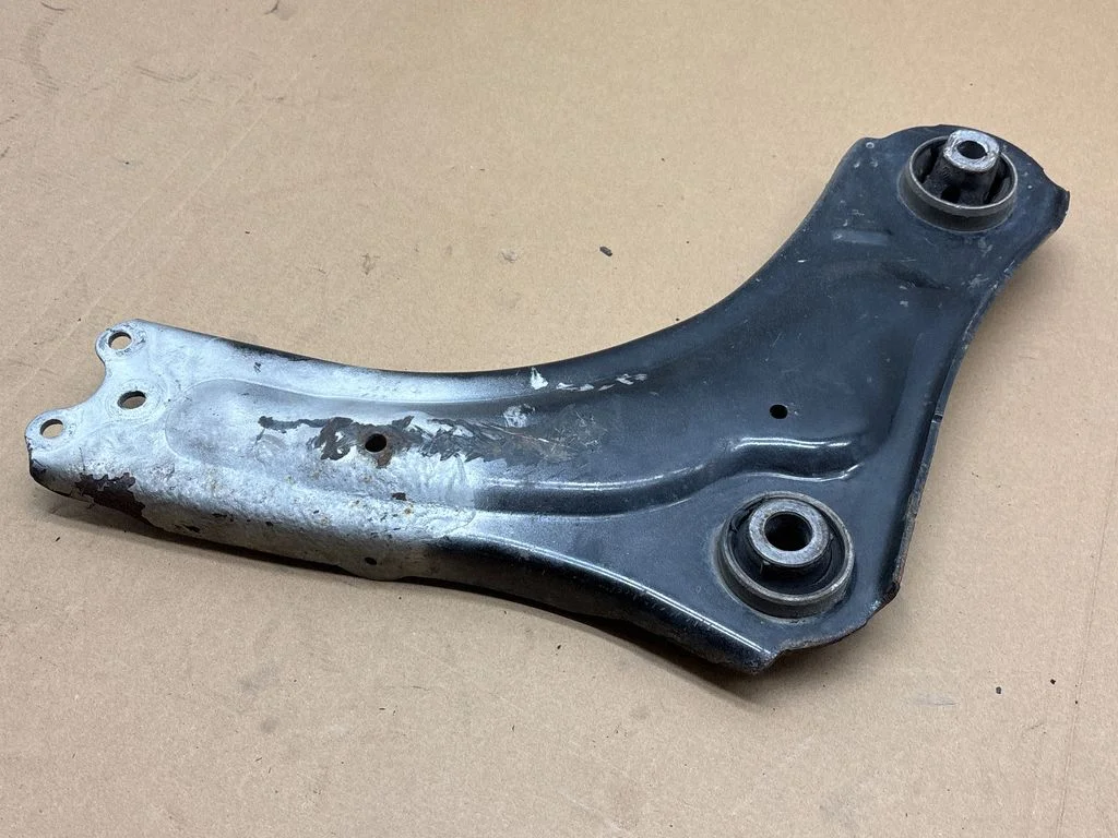 Front lower control arm/wishbone 545600004R