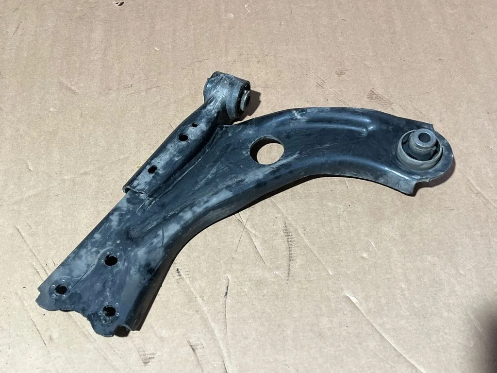 Front lower control arm/wishbone 7AAA266023203D