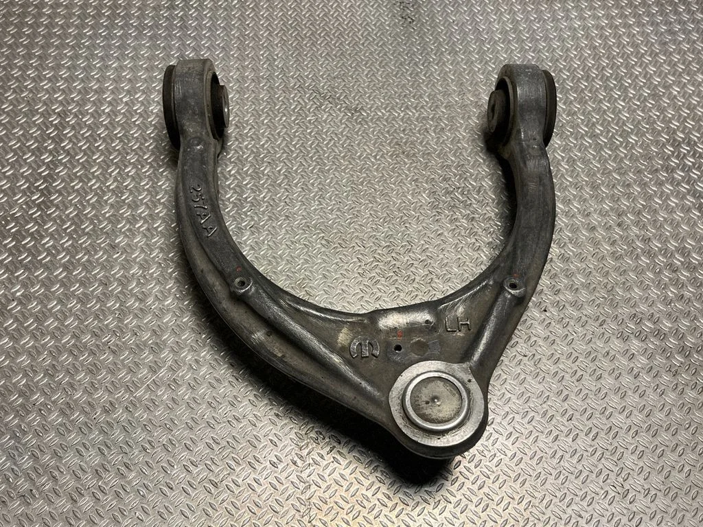 Front lower control arm/wishbone P68375789AC