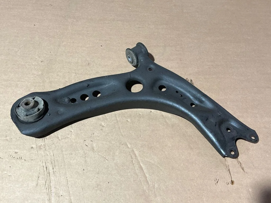 Front lower control arm/wishbone – front right