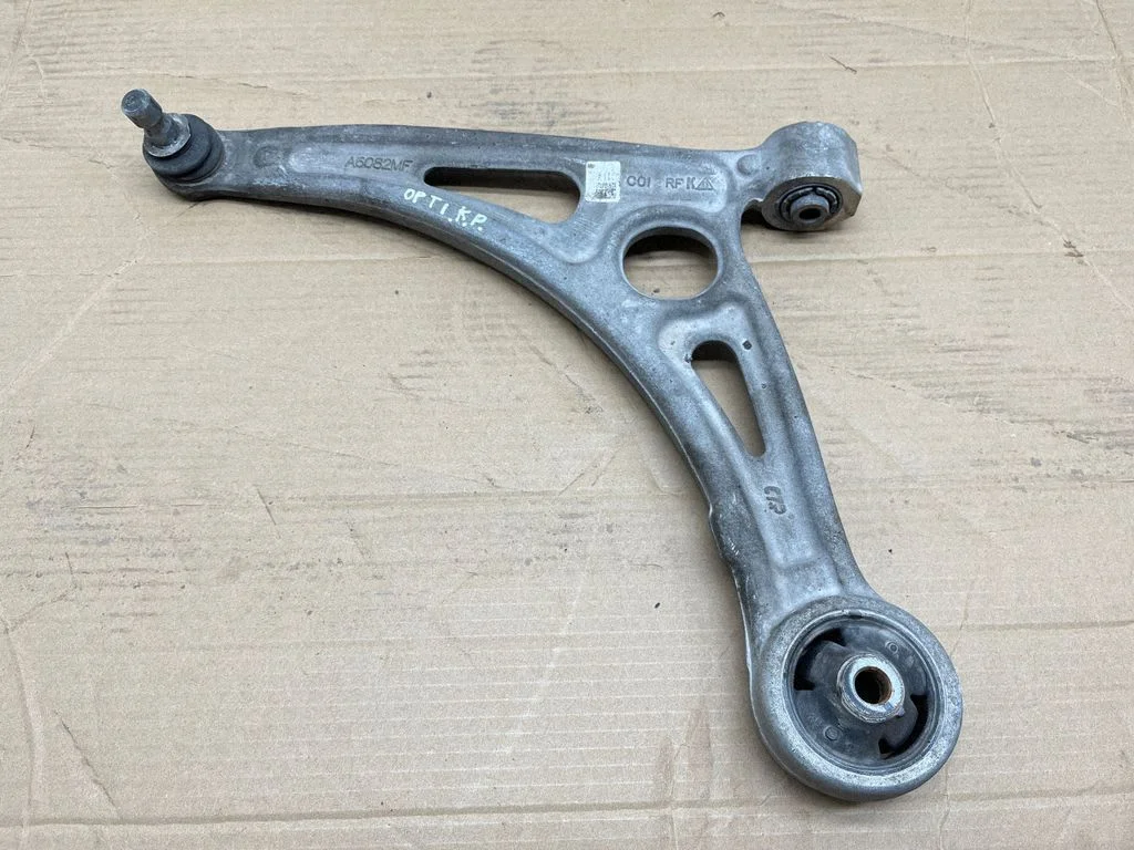 Front lower control arm/wishbone 54500E6100